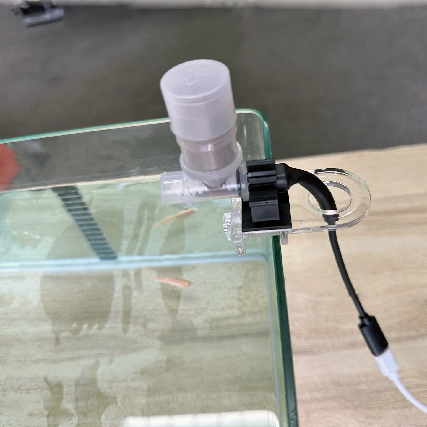 Fish tank feeder Mobile phone remote contro